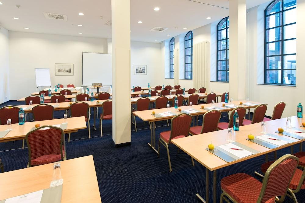 Achat Hotel Offenbach Plaza Offenbach am Main Exterior foto